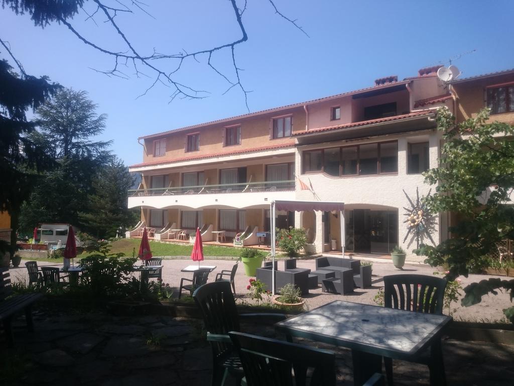 Hotel Le Mas Fleuri Верне-ле-Бен Экстерьер фото