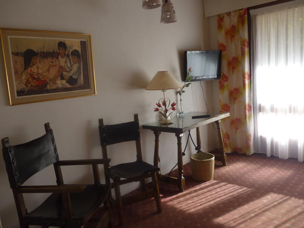 Hotel Le Mas Fleuri Верне-ле-Бен Экстерьер фото